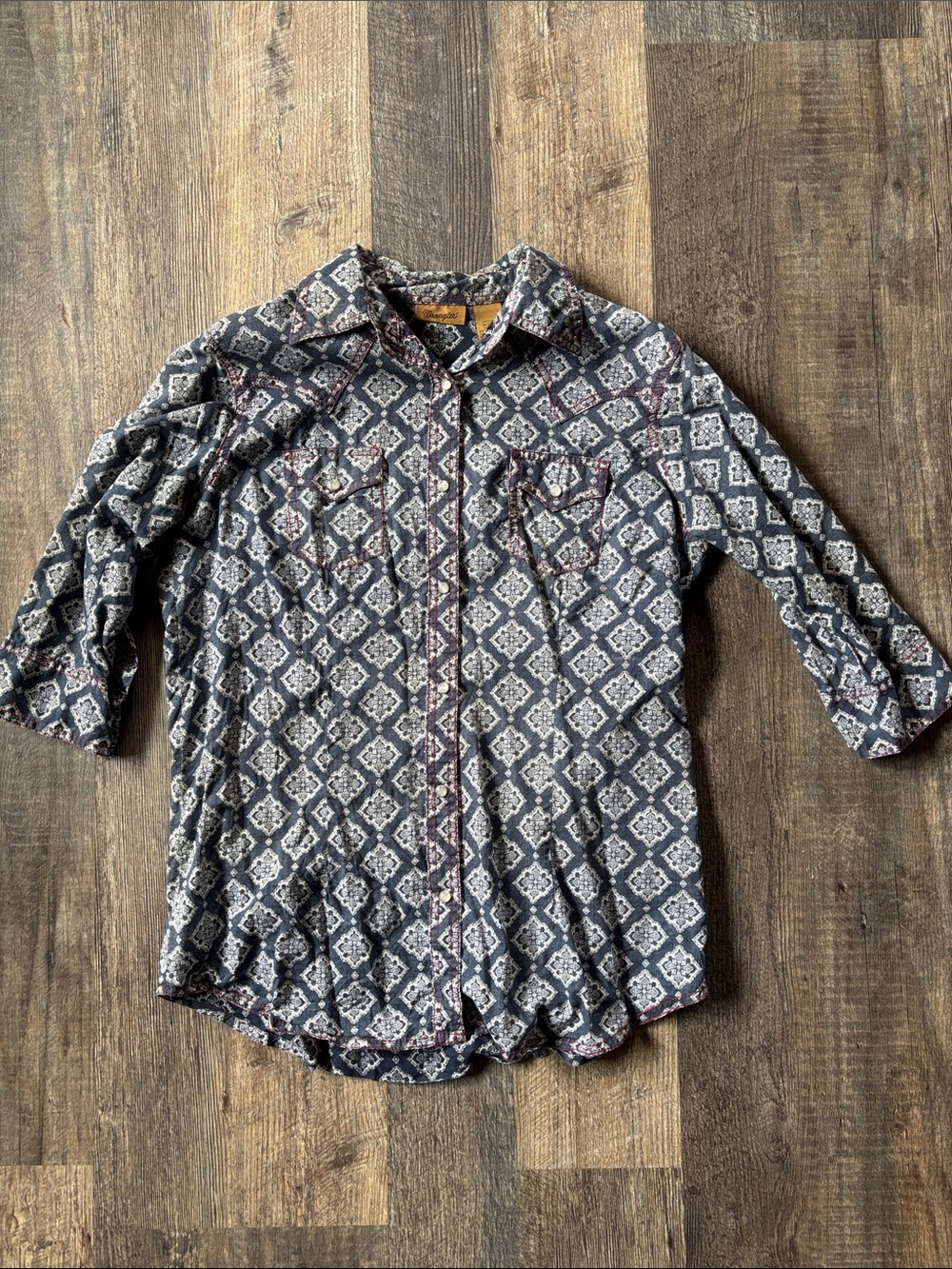 Wrangler Womens medium Navy and White Geometric Button-Down Shirt half sleeve